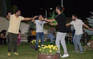 Huzurevi sakinleri folklor ekibiyle Ankara havası...