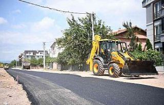 İki mahalleyi birbirine bağlayan yola bin ton asfalt