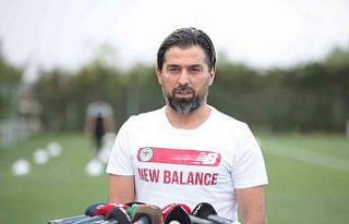 İlhan Palut: “Konferans Ligi’nde gruplara katılmak...