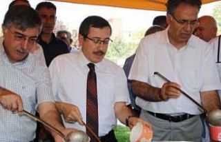 İnönü Üniversitesi’nden aşure ikramı