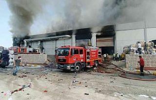 İplik fabrikasındaki yangına 2 saattir müdahale...