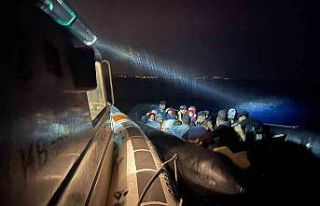 İzmir açıklarında 19 göçmen yakalandı, 78 düzensiz...