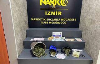 İzmir’de evinde uyuşturucu ele geçirilen kişi...