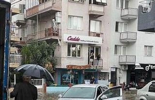 İzmir’i yeniden şiddetli yağış vurdu