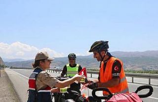 Jandarma’dan aşure ikramı