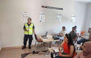 Jandarmadan sürücü adaylarına trafik eğitimi