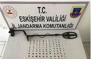 Jandarmanın yakaladığı definecinin üzerinden...