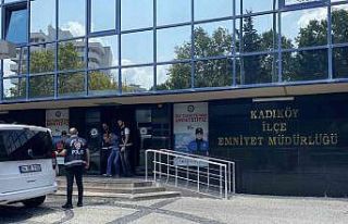 Kadıköy’de kafede tartıştığı kadını silahla...