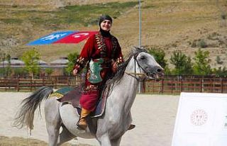Kadın biniciler atlı gösterilere  damga vurdu
