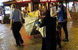 Kadın dilenci zabıtaya aynı yerde ikinci kez yakalandı,...