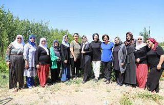 Kadın muhtarlardan üretim yapan kadınlara destek