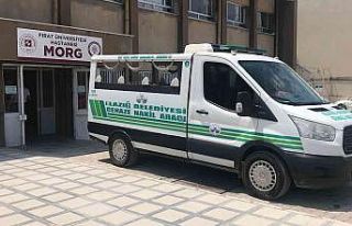 Kafasına cam düşen işçi hayatını kaybetti