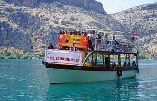 Kahtalı kadınlar tarihi alanları gezdi