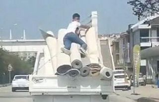 Kamyonet kasasında tehlikeli yolculuk