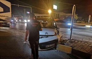 Kamyonetle minibüs çarpıştı: 4 yaralı