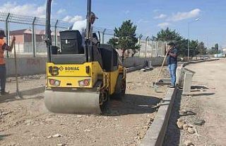 Kars’ta ara mahallelerde yol kaldırım çalışması