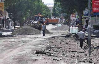 Kars’ta yol çalışmaları sürüyor