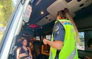 Kaş’ta yolcu taşıyan araçlar denetlendi