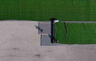 Kaş’taki Kınık ve Yeşilköy halı sahaları...