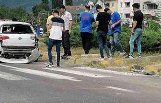 Kavşakta trafik kazası: 1 yaralı