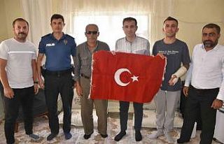 Kaymakam Mete, gazi baba ve oğluyla bir araya geldi