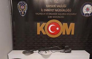 Kayseri’de tarihi eser operasyonu: El yazması Kur’an-ı...