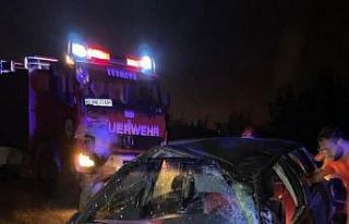 Kazada baba ve oğlu ölümden döndü