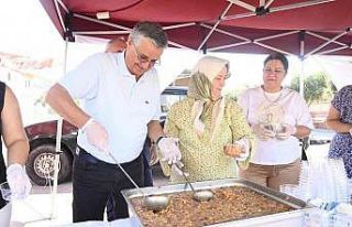 Kemer Belediyesinden aşure ikramı