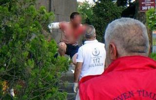 Kendine zarar veren şahsı polis etkisiz hale getirdi