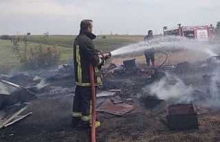 Kırklareli’nde 71 arı kovanı alev alev yandı
