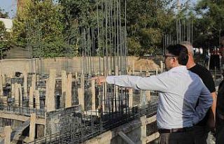 Kızıltepe’de kadınlar tandır ekmeği yaparak...