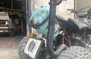 Klima gaz kutusundan motosiklete bagaj yaptı