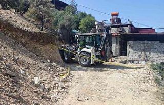 Kocasını tüfekle kızını zehirleyerek öldürmüş