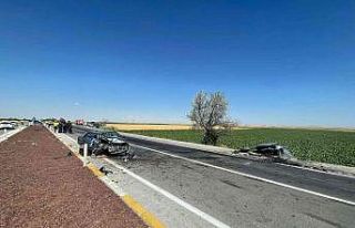 Kontrolden çıkan otomobil karşı şeritteki 3 araca...