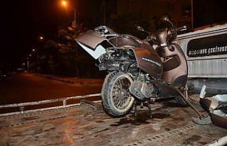 Kontrolden çıkan otomobil motosiklete çarptı:...
