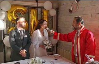 Köy muhtarı, kızının nikahını kıydı