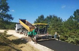 Köylerde sıcak asfalt kaplama çalışması