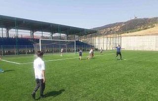 Kur’an kursu öğrencileri, halı sahada forma terletti