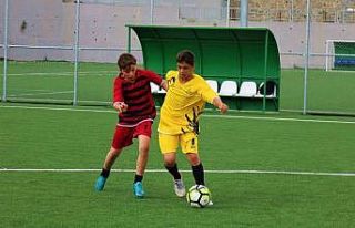 Kur’an kursu öğrencileri kozlarını yeşil sahada...