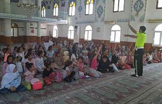 Kur’an kursu öğrencilerine trafik eğitimi