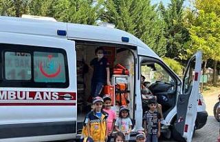 Kurs öğrencilerine ambulanslar tanıtıldı