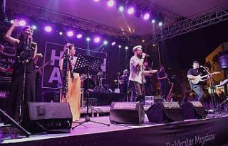 Kuşadalılar Balıkçılar Meydanı’nda doyasıya...