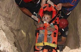 Kuyuya düşen minik Aybars 4 saat sonra kurtarıldı