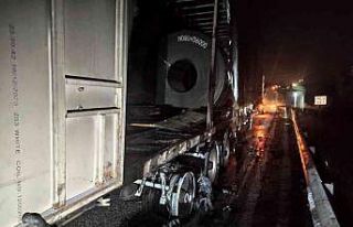 Lastiği patlayan tır alev alev yandı