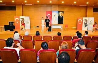 Manavgat Kent Tiyatrosu’ndan, ’İki Yakanın Hikayesi’