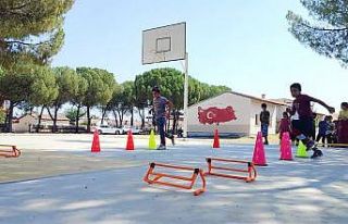 Manisa’da mevsimlik tarım işçileri çocuklarına...