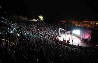 Marmaris’te binlerce çocuk hep birlikte şarkılar...