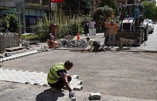 Melikgazi’de kaldırım çalışmaları aralıksız...