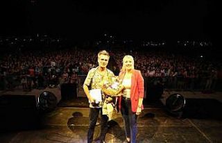 Merkezefendi zafer coşkusunu Teoman ile yaşadı