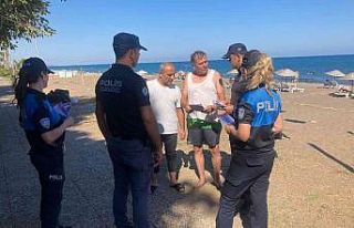 Mersin polisi, suda boğulmalara karşı bilinçlendiriyor